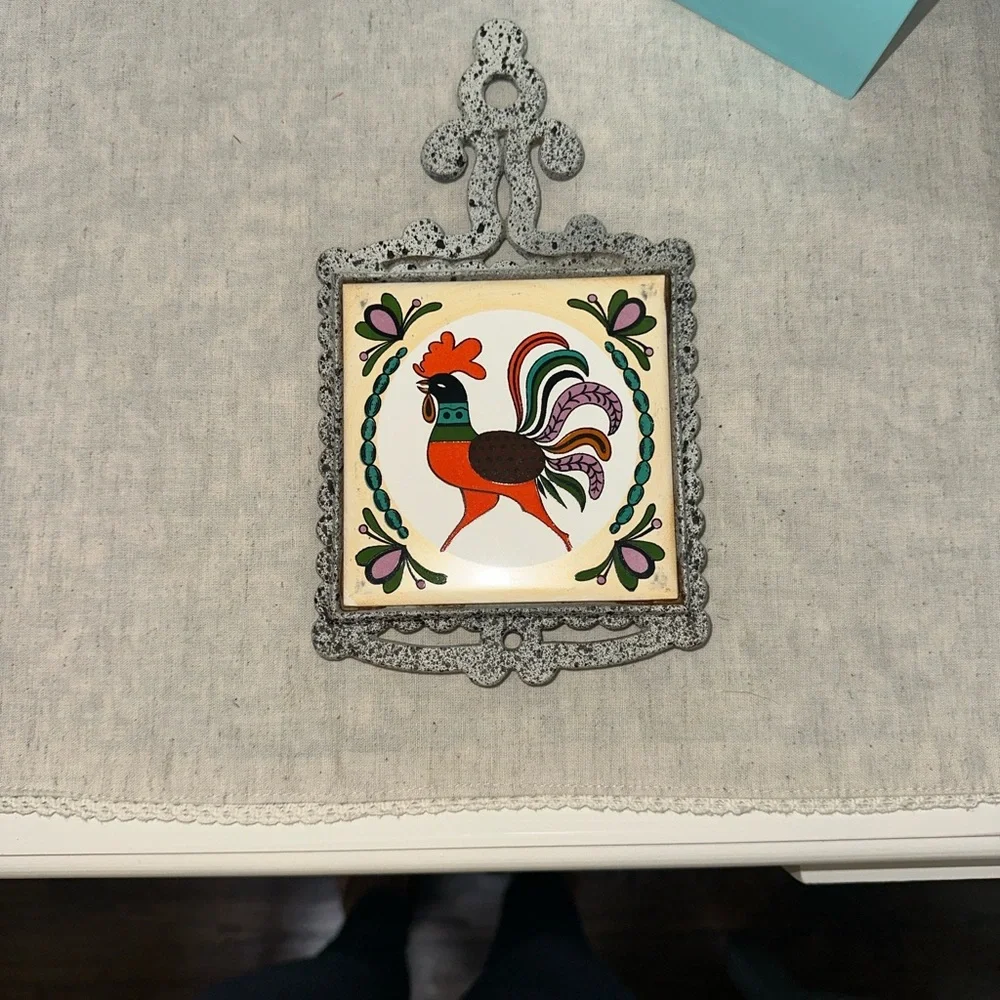 1960-1970s Vintage Rooster Tile Cast Iron Trivet